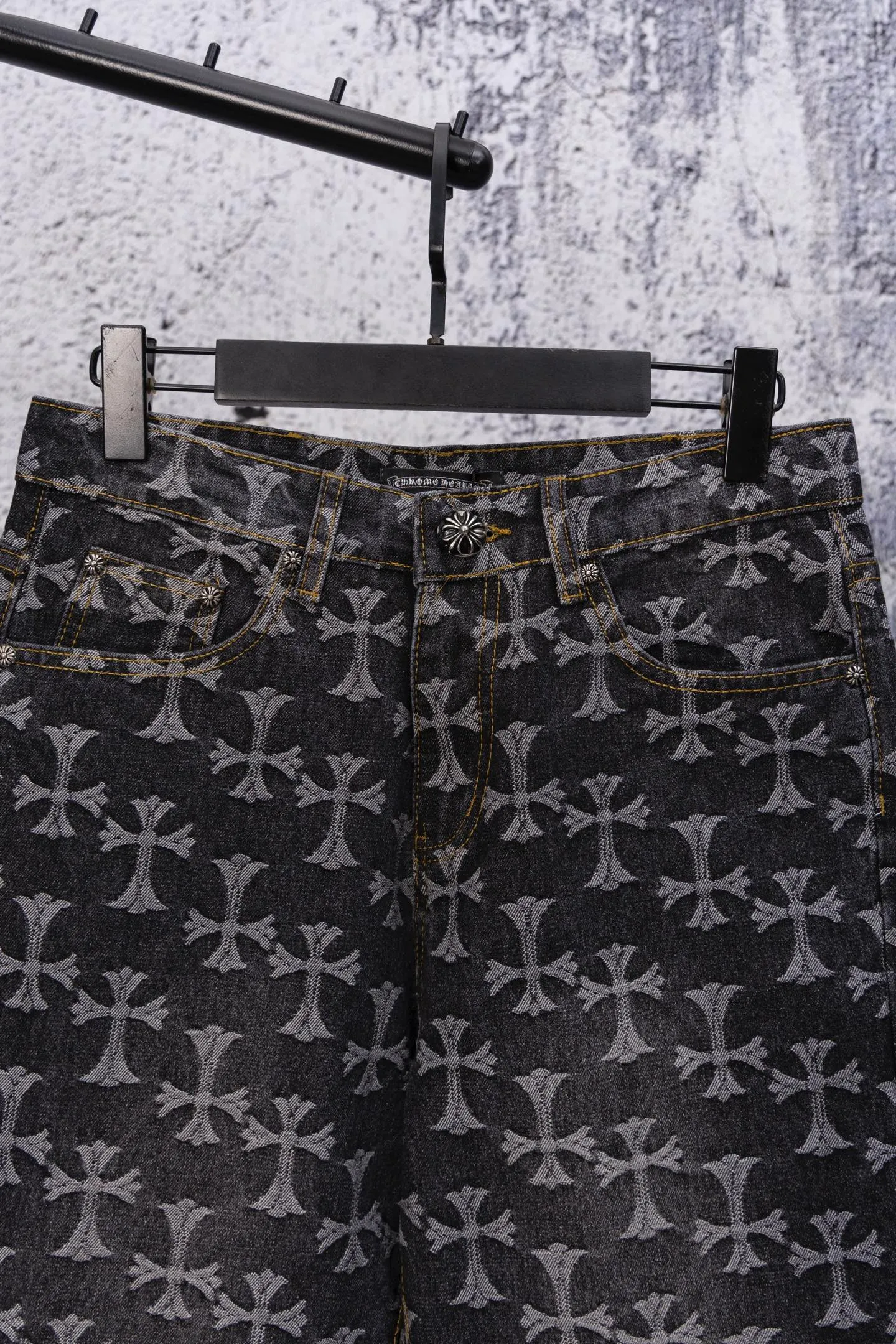 P200 Chrome Hearts CH Chrome Hearts double-sided full-print LOGO jacquard dark pattern heavy-duty denim jacket jeans denim suit same style as Internet celebrity star cross full-print denim jacket jeans, unique cross design elements plus all-over printing, full of design sense. It is made of 100% denim cotton fabric with heavy coarse yarn count, which ensures a stiff and tough silhouette while being soft, comfortable and breathable. The lapel is designed with silver buttons and is full of texture. The classic white cross logo is all over the dress, making it a perfect versatile style for spring and summer! Customized jacquard fabric, you can wear it in various styles. This gender-neutral shirt is a must-have for nightclubs. It can be worn as a jacket for both men and women. It can be easily worn by both men and women! The original loose version is made of high-quality pure cotton fabrics. The fabric pattern is high-definition and delicate without burrs. It is comfortable and breathable to wear. All the buttons are molded and customized. It is casual and fashionable and can be matched with any bottoms. It can be windproof and sunproof in spring and summer. It can be worn outside in autumn and winter! Easily concave shape makes you look slimmer and taller, perfect for both men and women! Color: Black Blue Size: Jacket S-XL Pants 28-36